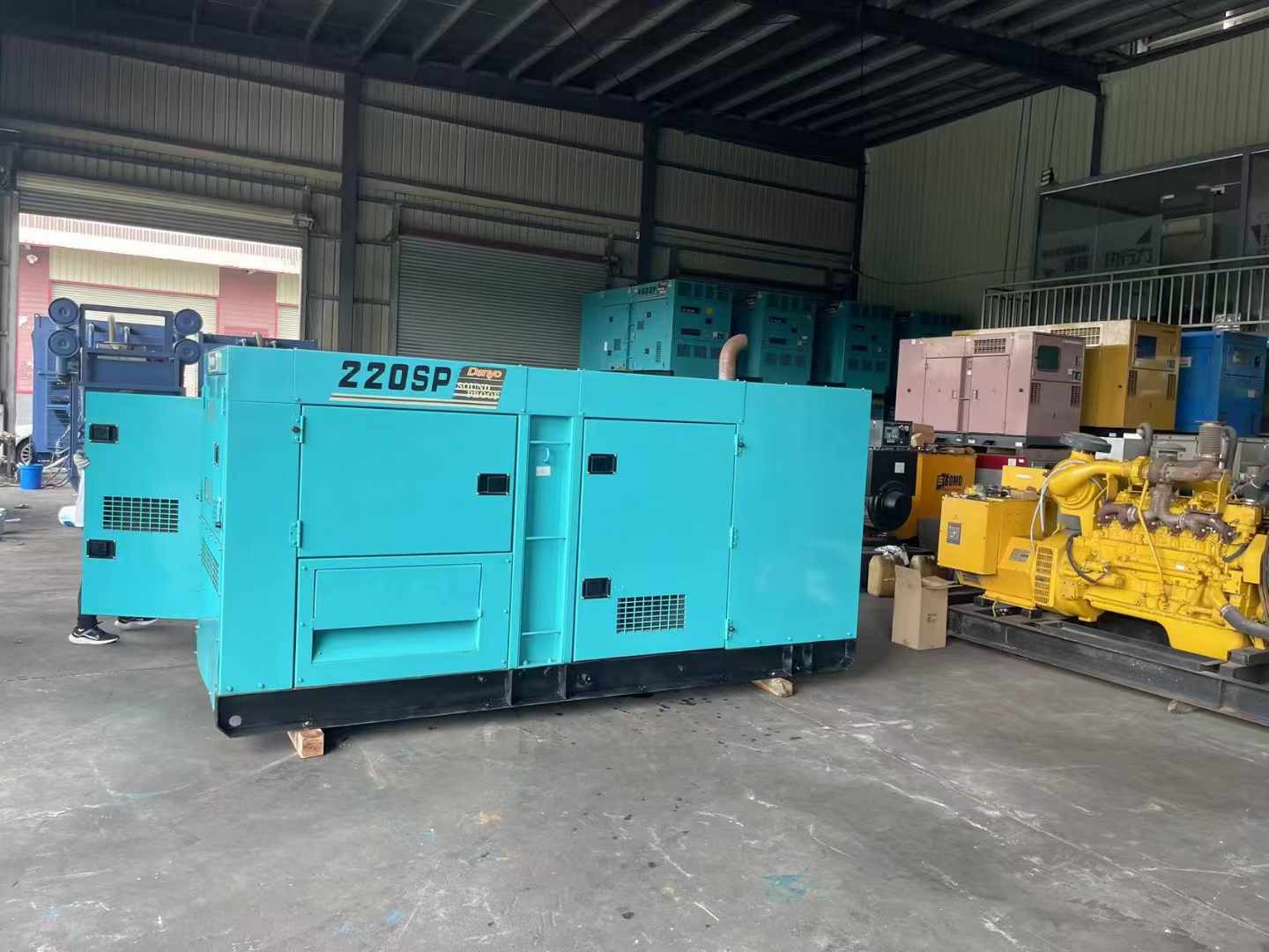 防城柴油发电机组长期不间断运行时，如何监控其温度和压力？