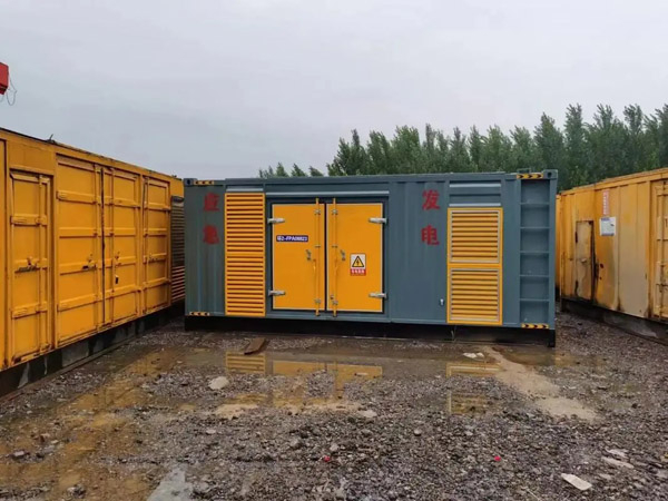 防城柴油发电机如何判断干式空气滤清器是否需要更换？