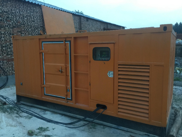 防城发电机组长期使用中，电缆线的敷设路径有哪些要求？